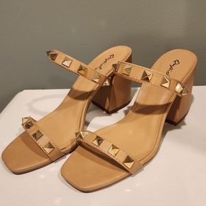 NWOT, HEELS | STUDDED TAN size 7